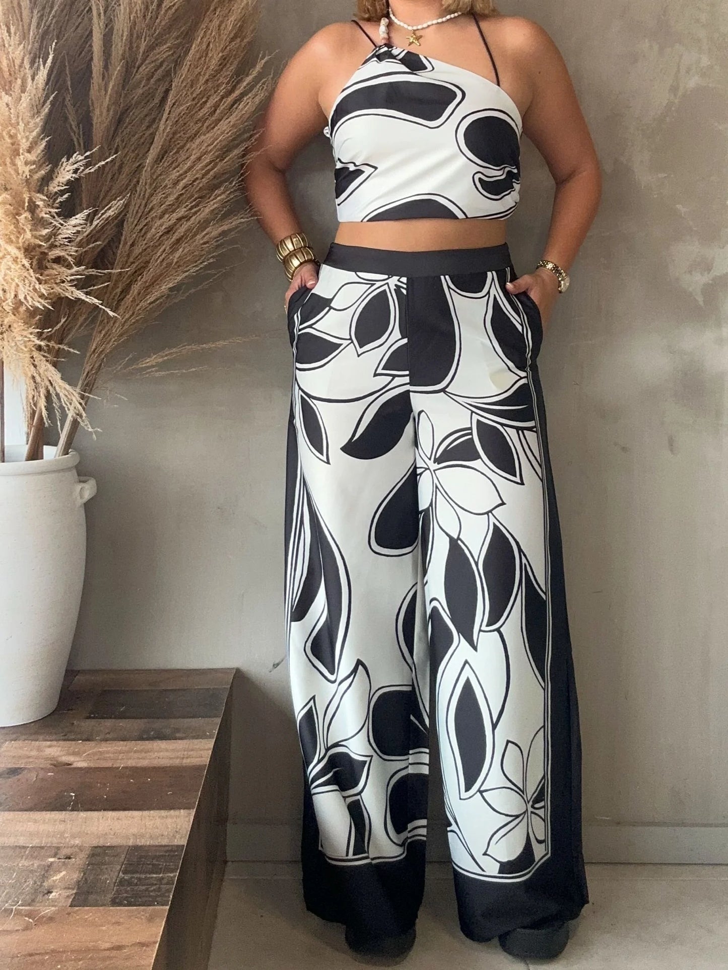 Black & White Flowers Set